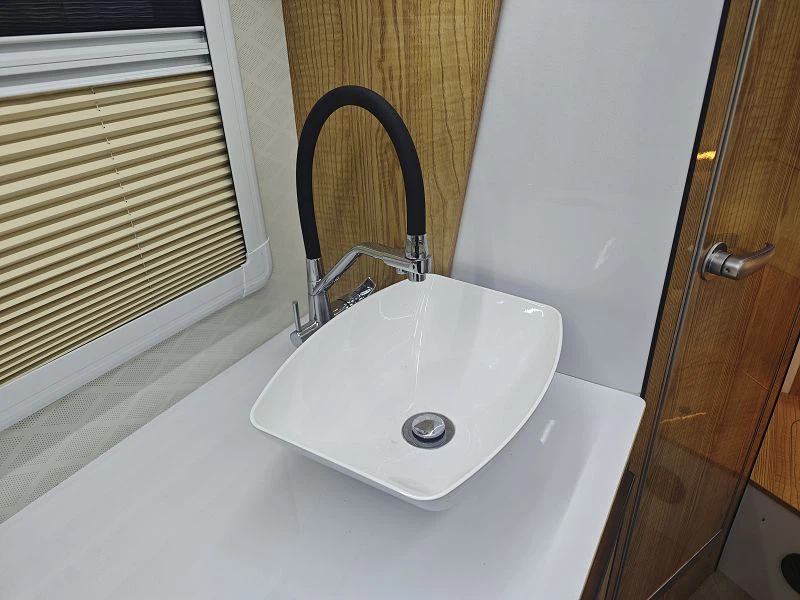5 basin of Star Milkway Ford Chassis Double Floor Motorhome002 5 basin of Star Milkway Ford Chassis Double Floor Motorhome002