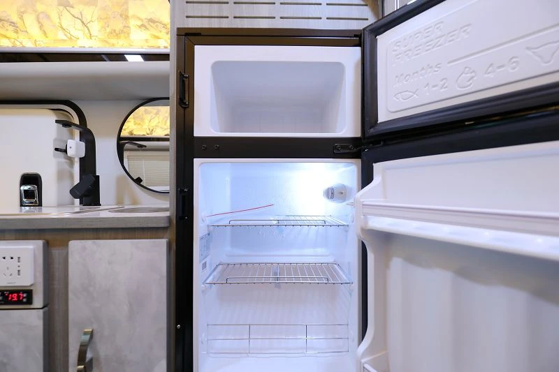2 fridge of 1 Star Boundless DM2224 AWD Off Road Motorhome002 2 fridge of 1 Star Boundless DM2224 AWD Off Road Motorhome002